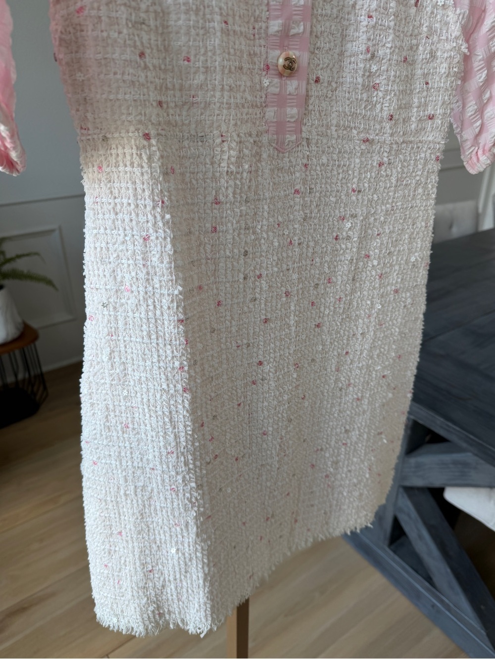 CHANEL Pink Seersucker & Tweed Mini Dress
Size FR 36 / US 4 - Picture 5 of 12